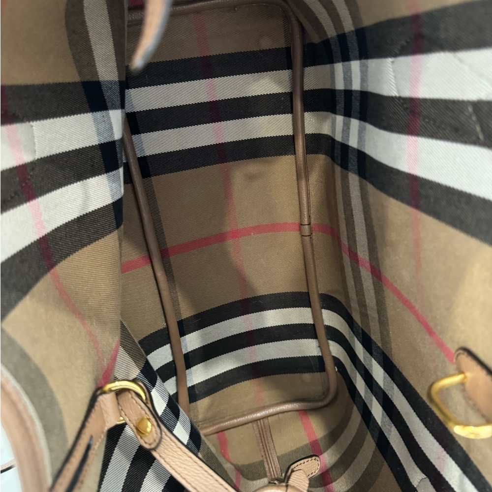 Burberry DERBY LEATHER MEDIUM HONEYBROOK TOTE - Picture 10 of 16